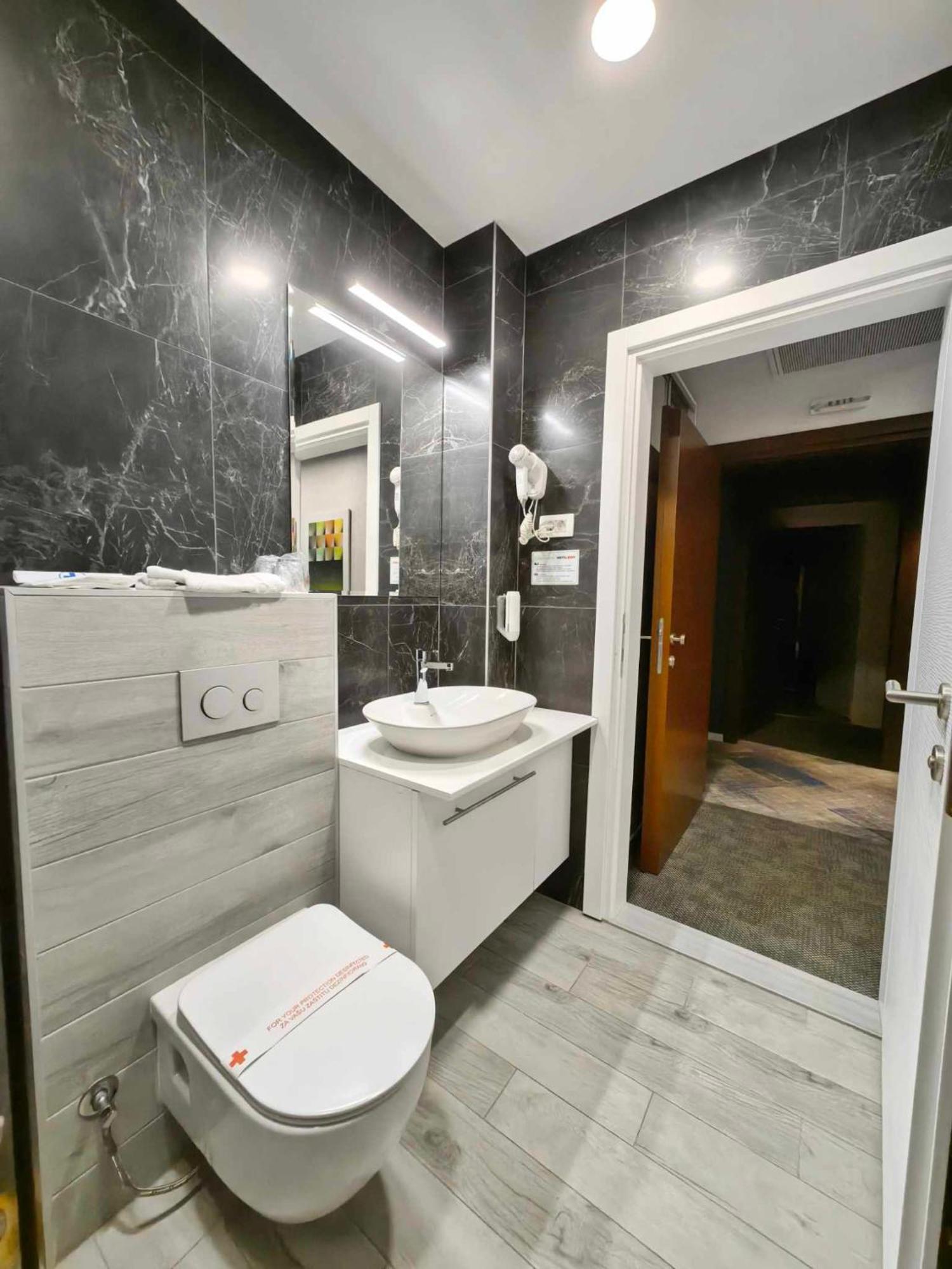 Hotel Biss Zenica Extérieur photo